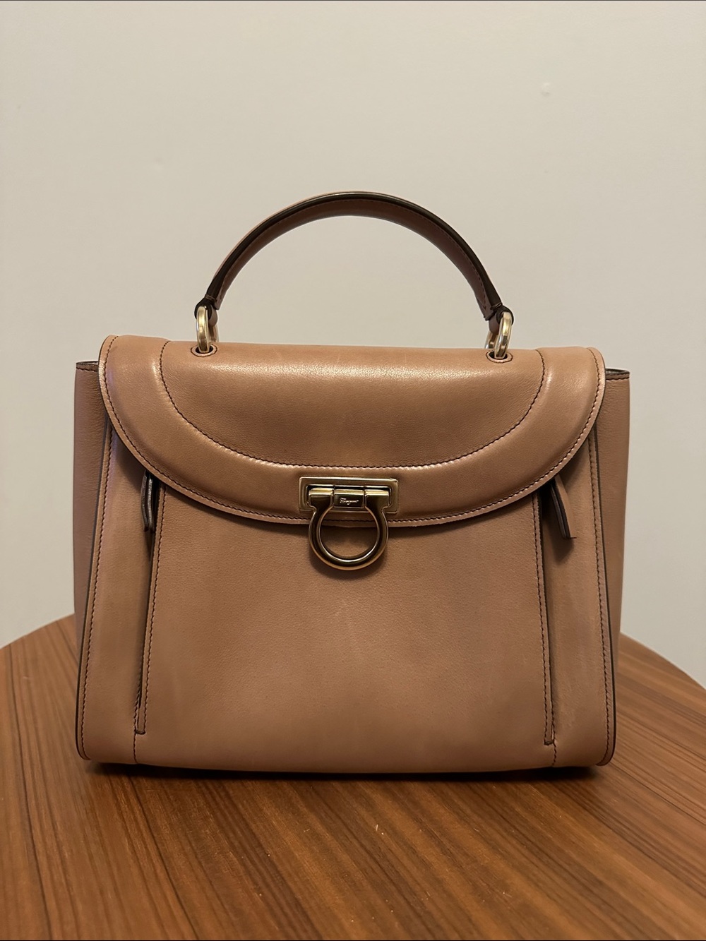 ‼️OPEN TO OFFERS‼️
Ferragamo Classic Taupe Sofia Leather Top-Handle Women's Bag